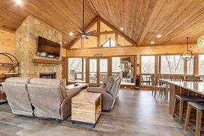 Luxe Morganton Cabin: Hot Tub, Fire Pit, Game Room