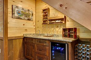 Luxe Morganton Cabin: Hot Tub, Fire Pit, Game Room