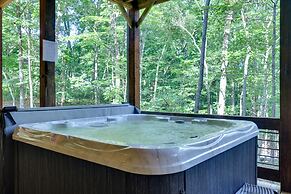Luxe Morganton Cabin: Hot Tub, Fire Pit, Game Room