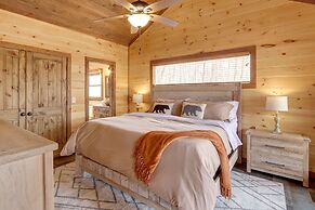 Luxe Morganton Cabin: Hot Tub, Fire Pit, Game Room