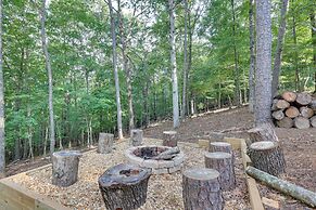 Luxe Morganton Cabin: Hot Tub, Fire Pit, Game Room