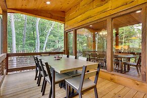 Luxe Morganton Cabin: Hot Tub, Fire Pit, Game Room