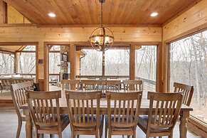 Luxe Morganton Cabin: Hot Tub, Fire Pit, Game Room