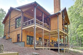 Luxe Morganton Cabin: Hot Tub, Fire Pit, Game Room