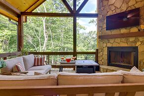 Luxe Morganton Cabin: Hot Tub, Fire Pit, Game Room