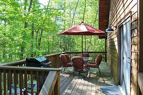 Sautee Nacoochee Mtn Paradise w/ Spacious Deck!