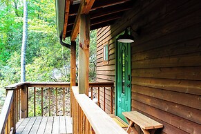 Sautee Nacoochee Mtn Paradise w/ Spacious Deck!