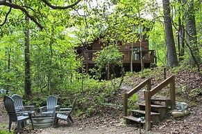 Sautee Nacoochee Mtn Paradise w/ Spacious Deck!