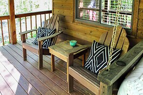 Sautee Nacoochee Mtn Paradise w/ Spacious Deck!