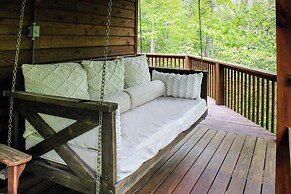 Sautee Nacoochee Mtn Paradise w/ Spacious Deck!