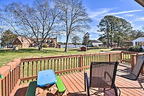 Spacious Chesapeake Home w/ Pool Table!