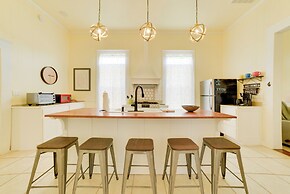 Cozy Thomasville Cottage - Walk to Downtown!