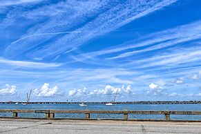 Charming Hampton Home w/ Yard: 2 Mi to Beach!