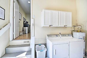 Charming Hampton Home w/ Yard: 2 Mi to Beach!