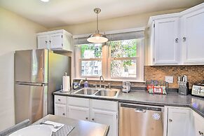 Charming Hampton Home w/ Yard: 2 Mi to Beach!