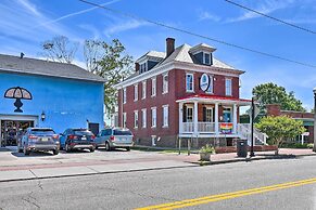 Charming Hampton Home w/ Yard: 2 Mi to Beach!