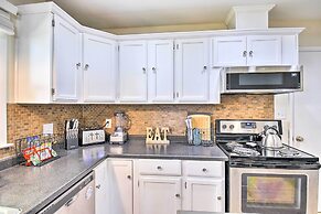 Charming Hampton Home w/ Yard: 2 Mi to Beach!