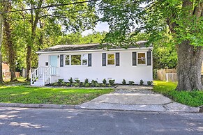 Charming Hampton Home w/ Yard: 2 Mi to Beach!