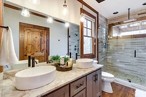 Spacious Blue Ridge Cabin w/ Hot Tub & Fire Pit!