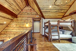 Spacious Blue Ridge Cabin w/ Hot Tub & Fire Pit!