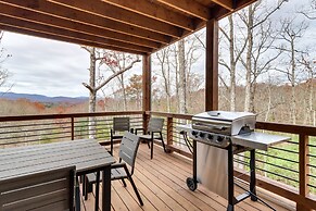 Spacious Blue Ridge Cabin w/ Hot Tub & Fire Pit!