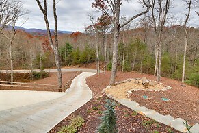 Spacious Blue Ridge Cabin w/ Hot Tub & Fire Pit!