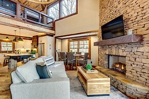 Spacious Blue Ridge Cabin w/ Hot Tub & Fire Pit!