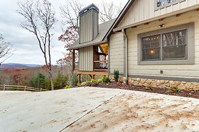 Spacious Blue Ridge Cabin w/ Hot Tub & Fire Pit!