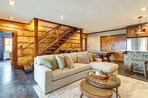 Spacious Blue Ridge Cabin w/ Hot Tub & Fire Pit!