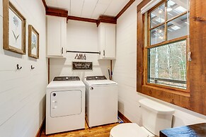 Spacious Blue Ridge Cabin w/ Hot Tub & Fire Pit!