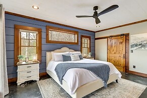 Spacious Blue Ridge Cabin w/ Hot Tub & Fire Pit!