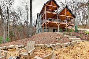 Spacious Blue Ridge Cabin w/ Hot Tub & Fire Pit!