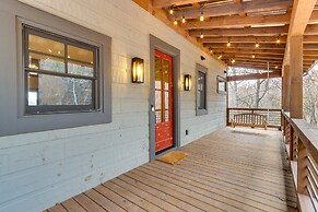 Spacious Blue Ridge Cabin w/ Hot Tub & Fire Pit!