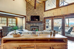 Spacious Blue Ridge Cabin w/ Hot Tub & Fire Pit!