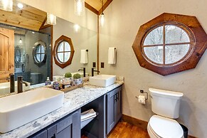 Spacious Blue Ridge Cabin w/ Hot Tub & Fire Pit!