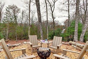 Spacious Blue Ridge Cabin w/ Hot Tub & Fire Pit!