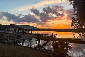 Waterfront Colonels Island Home: Shared Dock!