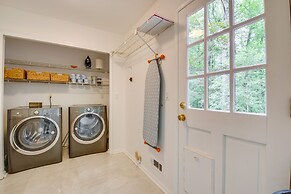 Lilburn Home w/ Deck, 20 Mi to Downtown Atlanta!