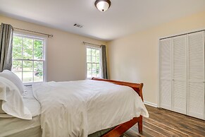 Lilburn Home w/ Deck, 20 Mi to Downtown Atlanta!