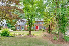 Lilburn Home w/ Deck, 20 Mi to Downtown Atlanta!