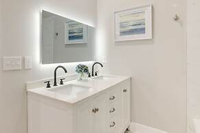 Modern Decatur Home ~ 7 Mi to Atlanta!