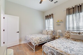 Modern Decatur Home ~ 7 Mi to Atlanta!