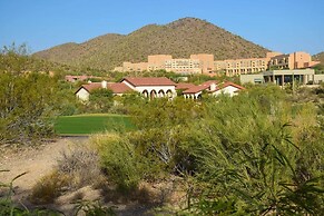 Tucson Home w/ BBQ & Patio, 5 Mi to A Mountain!
