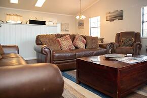 Lakefront Cottage w/ Private Hot Tub!