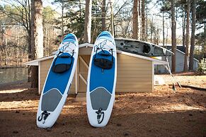 Lakefront Cottage w/ Private Hot Tub!