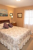 Lakefront Cottage w/ Private Hot Tub!