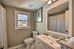 Private Yard + Fire Pit: Commerce Home!