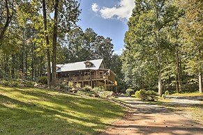 Serene Mableton Cabin - 13 Mi to Downtown Atlanta!