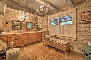Serene Mableton Cabin - 13 Mi to Downtown Atlanta!