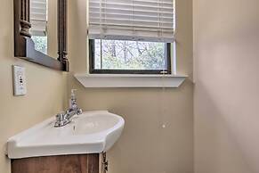 Douglasville Retreat w/ Deck, Dogs Welcome!